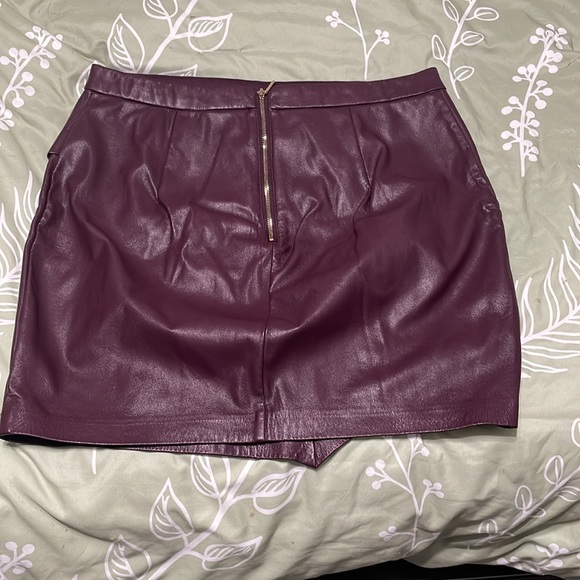 Faux leather skirt - Picture 2 of 3